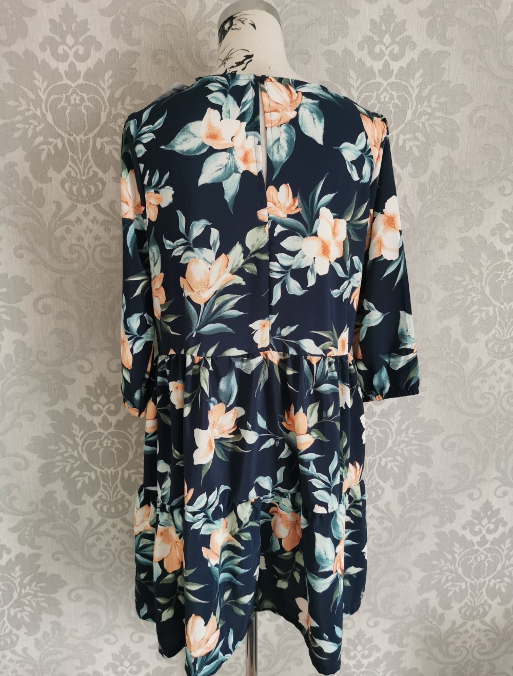 Janina Kleid Gr. 42 Blumenmuster Schlüsselloch Neu mit Etikett