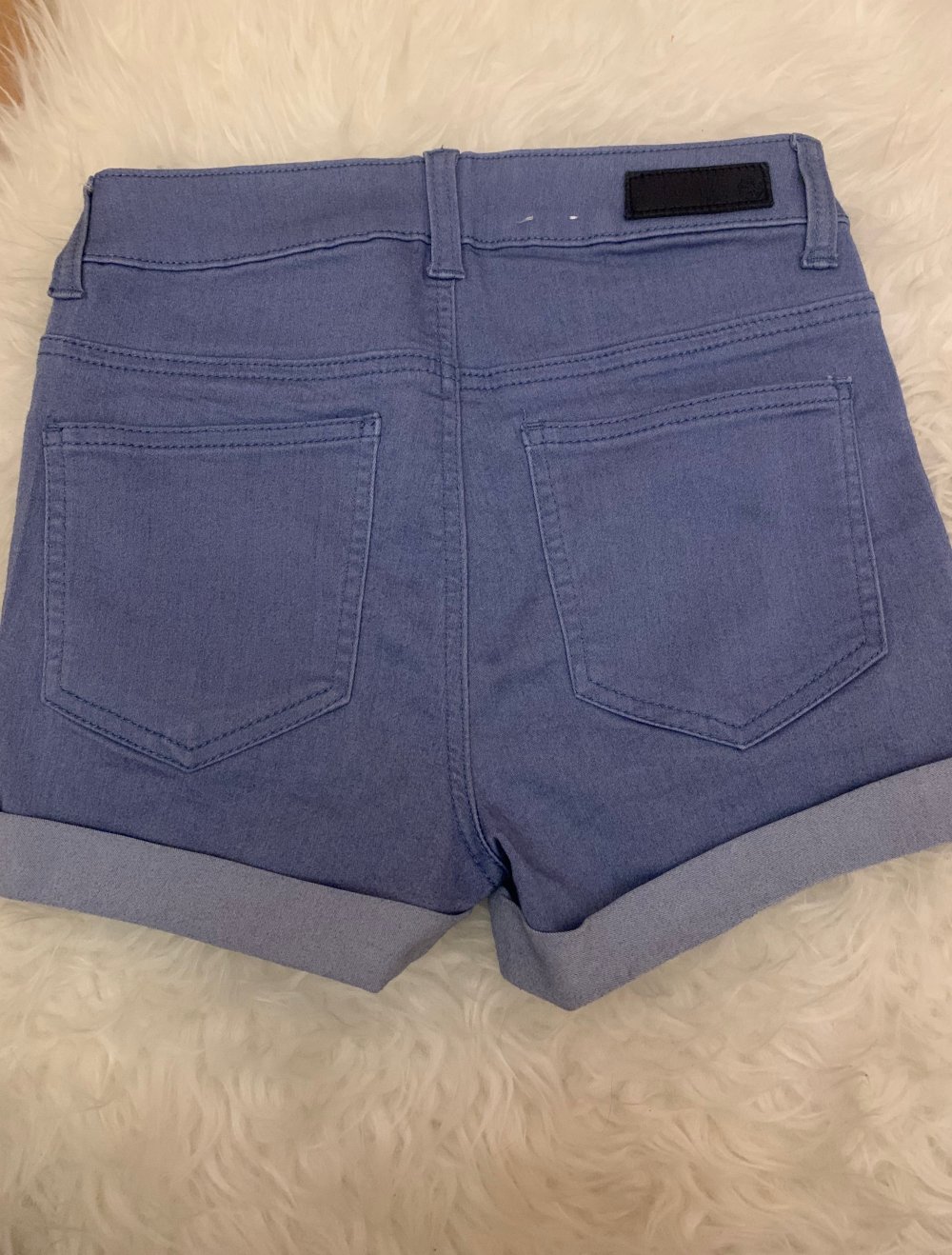 Schöne blaue Jeansshorts