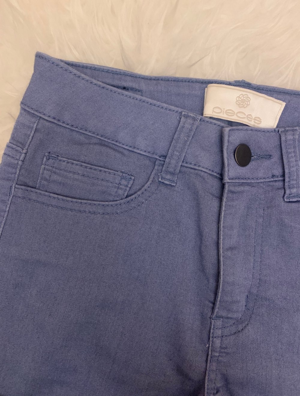 Schöne blaue Jeansshorts