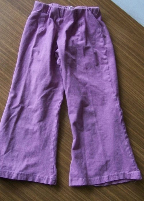 Lila Leggings mit leichtem Schlag - Gr. 104