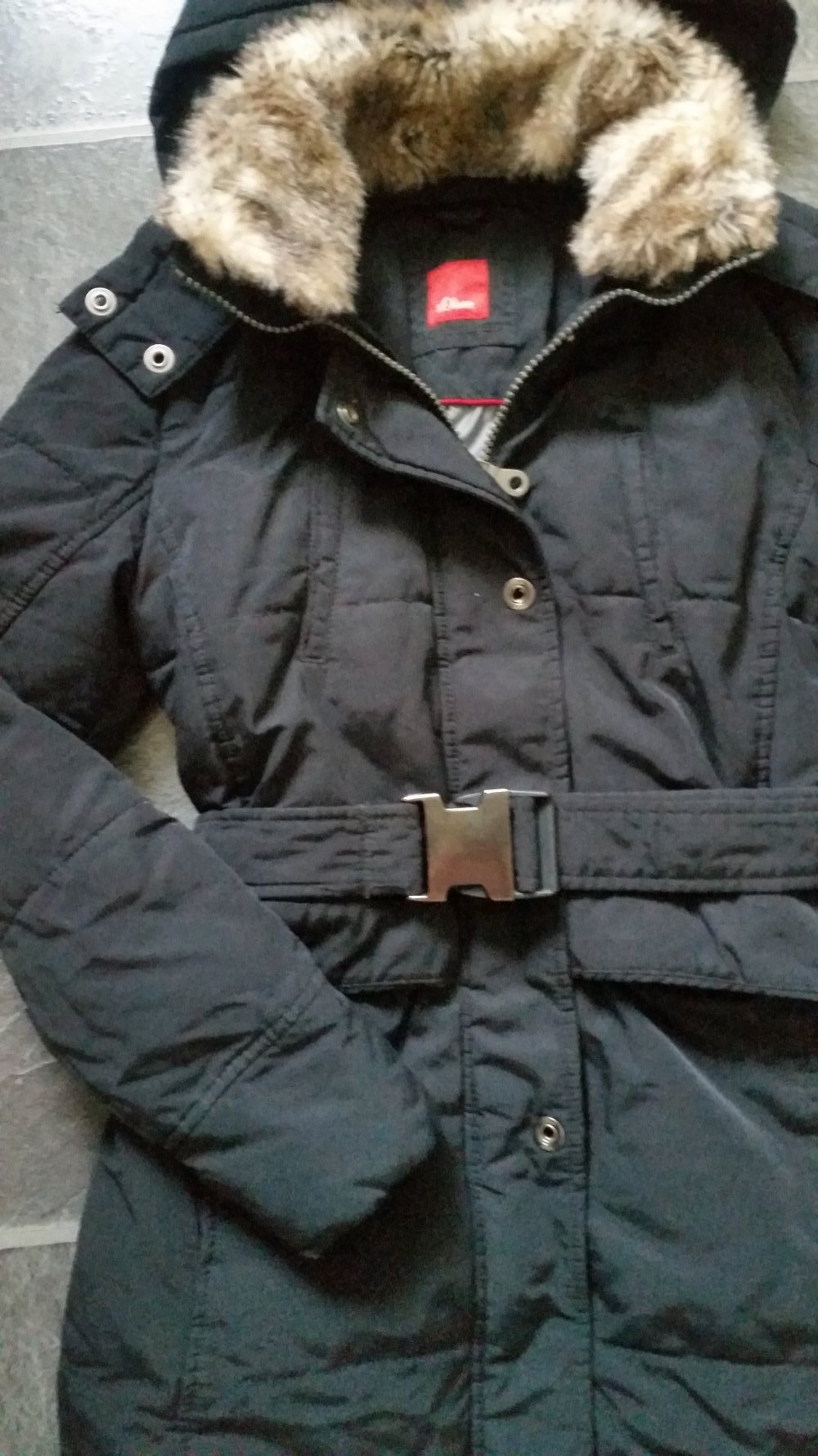 Daunenjacke von s.Oliver Gr. 34, schwarz, Kapuze