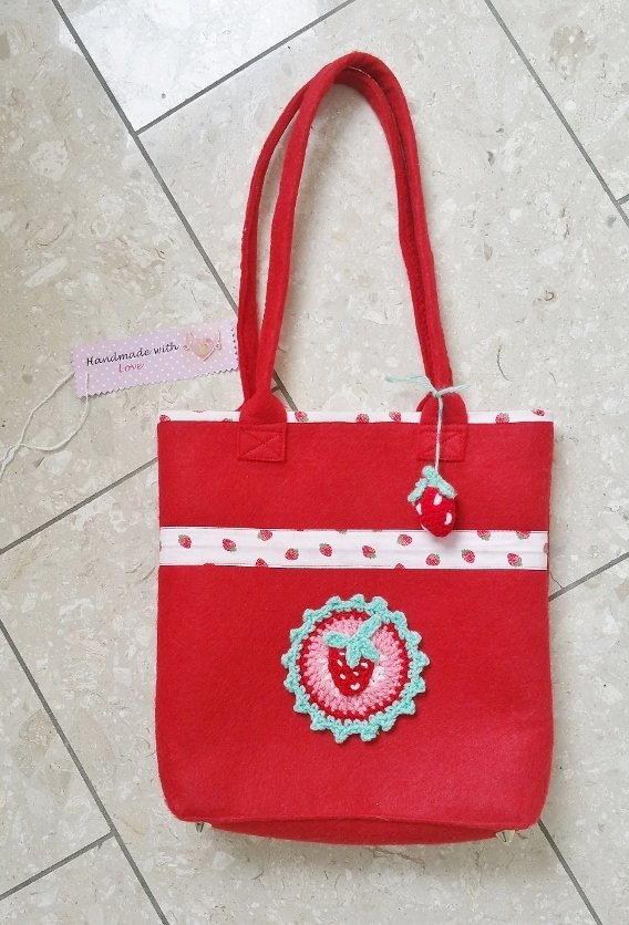 Strawberry Erdbeer Filztasche Unikat !