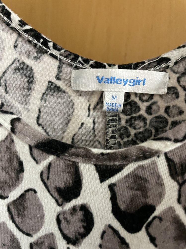Leo Animal Print Top M Valleygirl