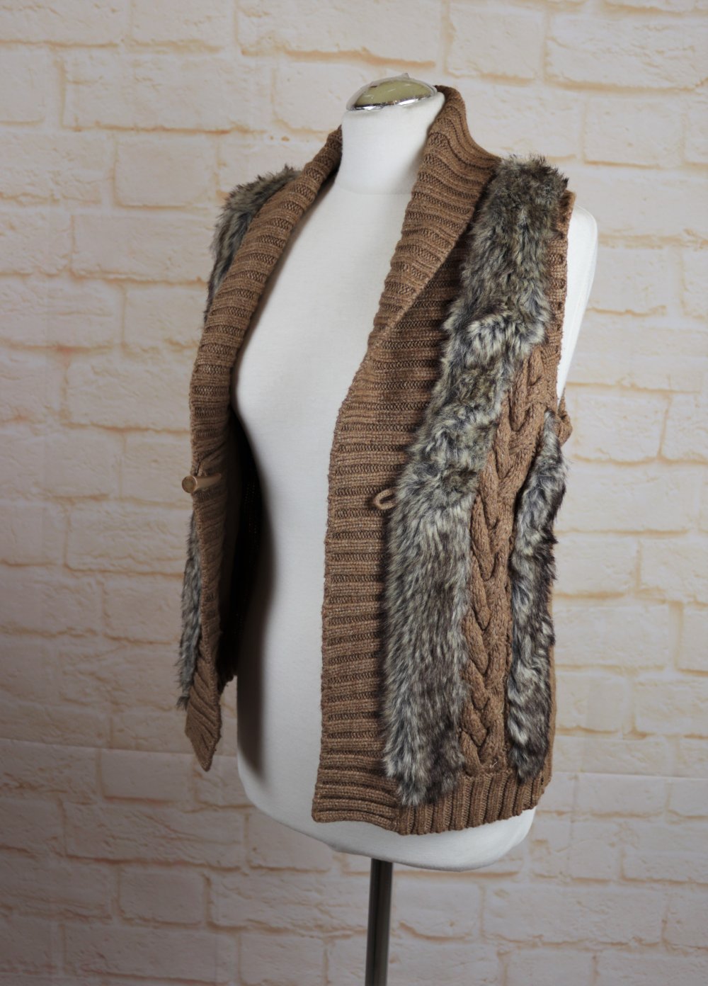 Warme Strickweste Weste s.oliver Größe S 36 Hellbraun Zopfmuster Strick Kunstpelz Schalkragen