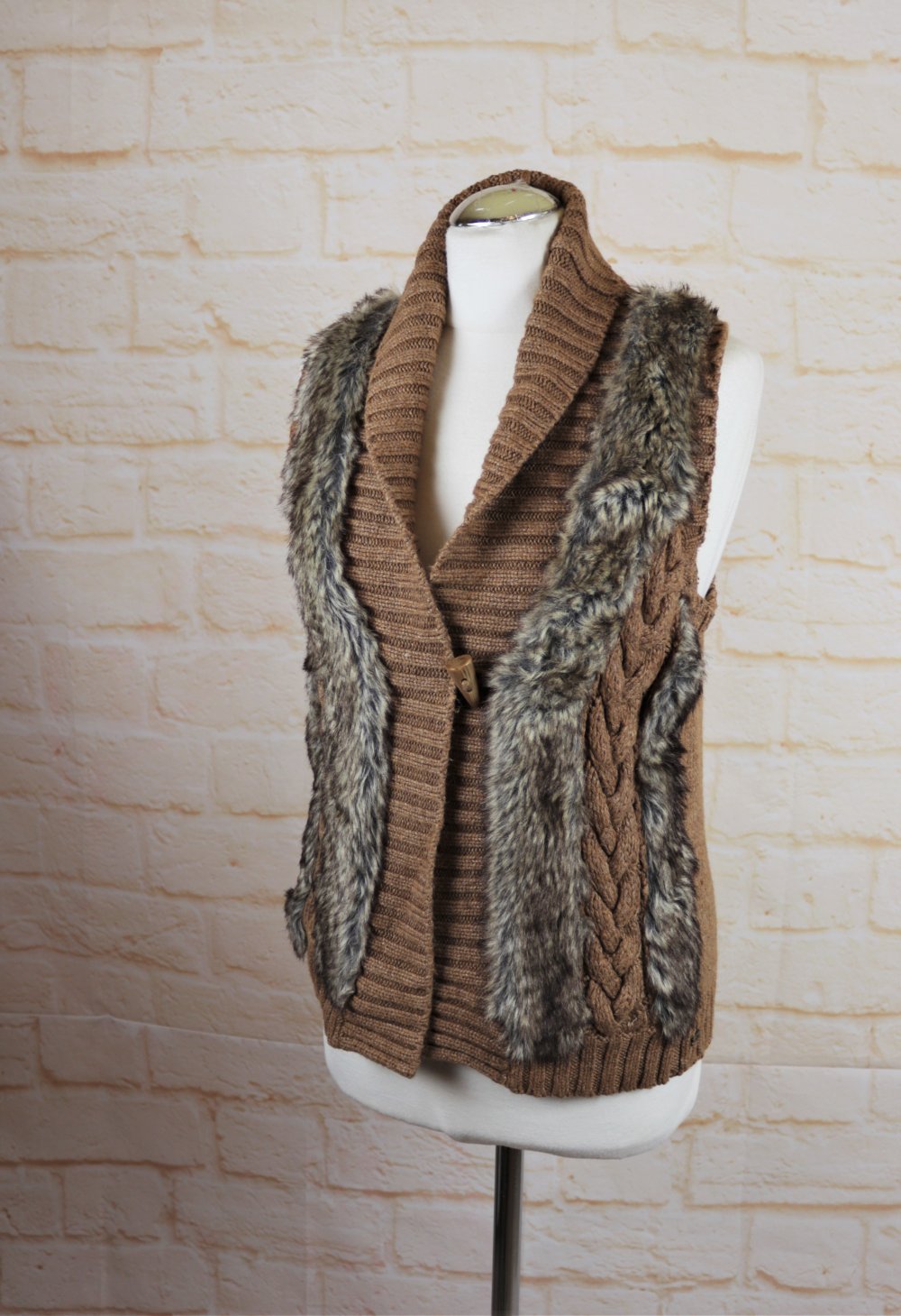 Warme Strickweste Weste s.oliver Größe S 36 Hellbraun Zopfmuster Strick Kunstpelz Schalkragen