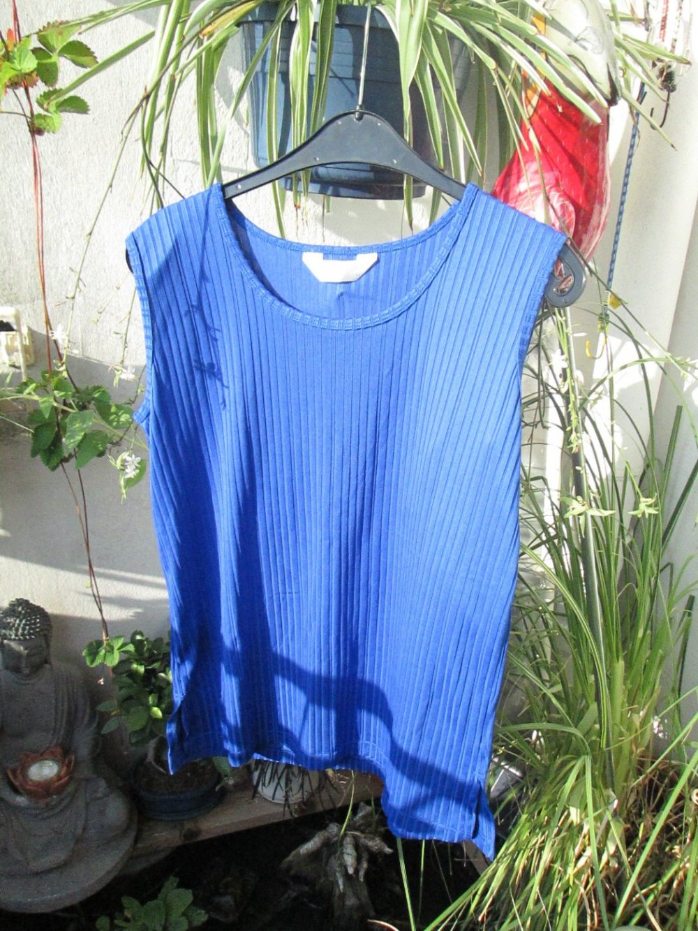 blau-glänzendes Top