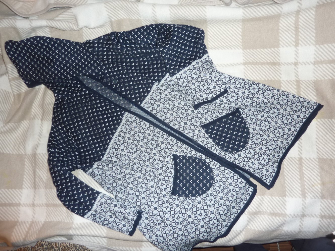 Strickjacke Cardigan 46 48 50 XXL Kapuze lang Strick blau weiß Kimmy Brust  68 cm mit Baumwolle