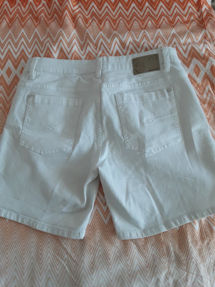 Shorts in weiß 