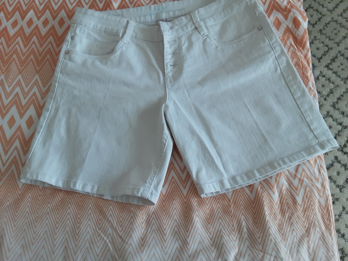 Shorts in weiß 