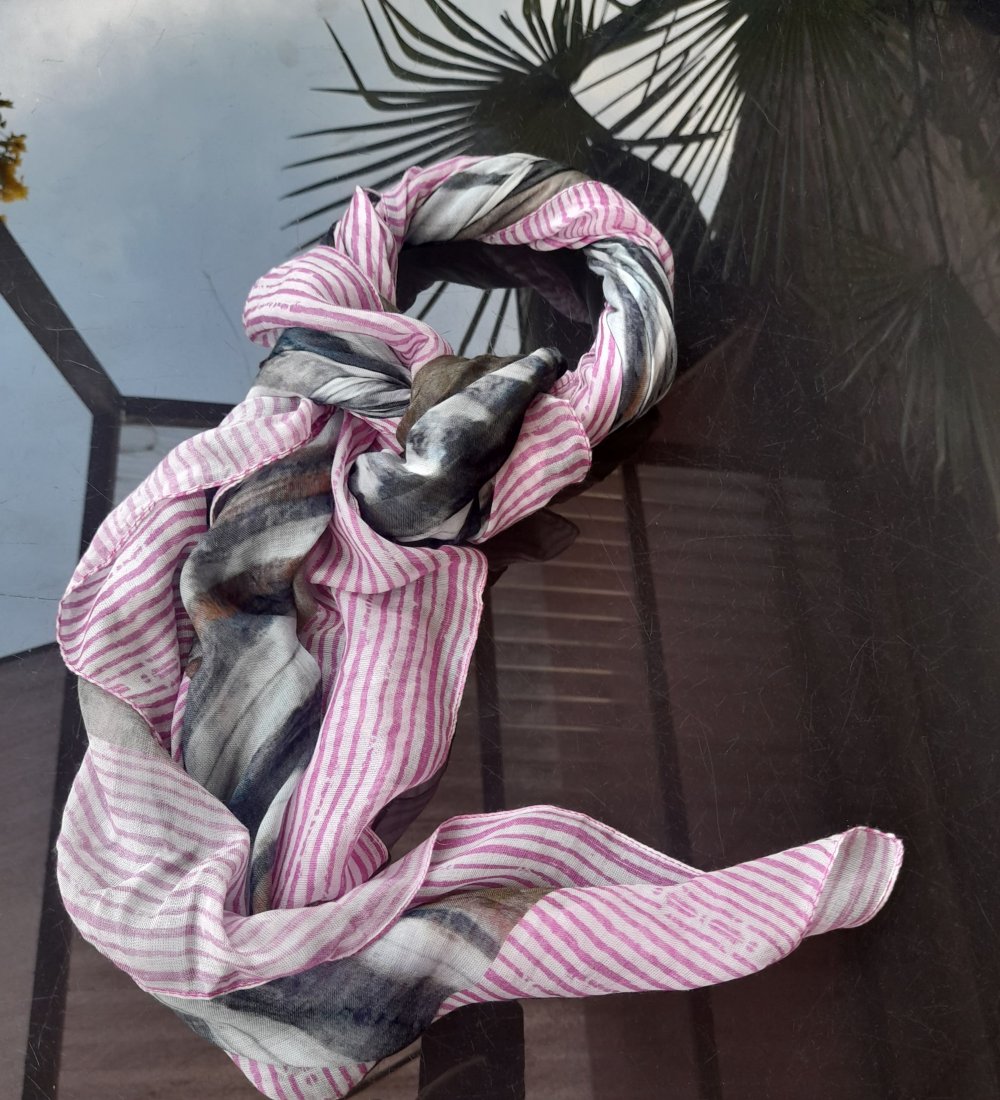 Schöner Schal aus 100% Modal Natur Faser