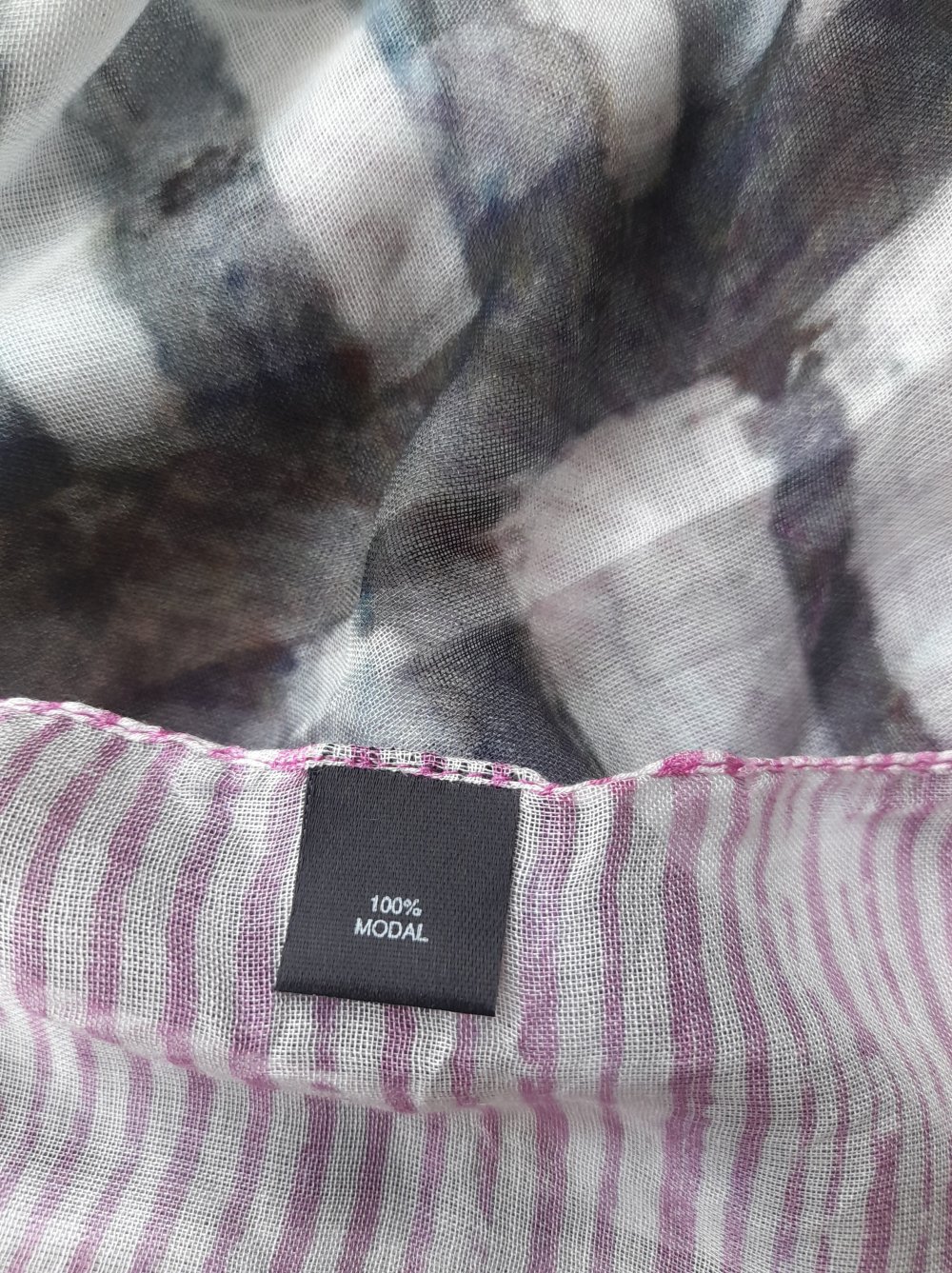 Schöner Schal aus 100% Modal Natur Faser