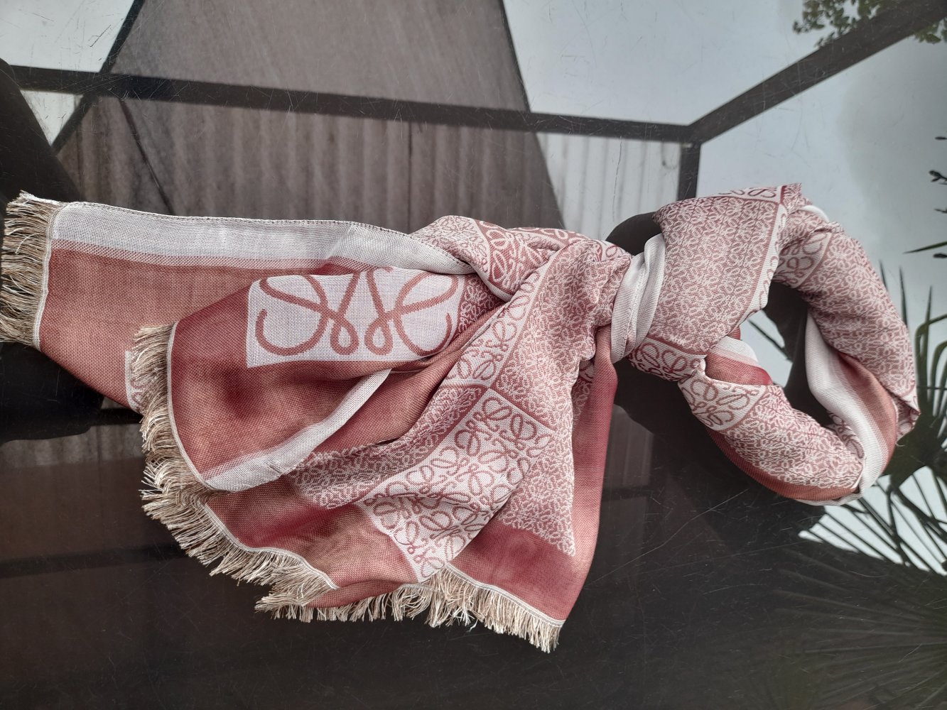 Sehr schöner Schal von Loewe 