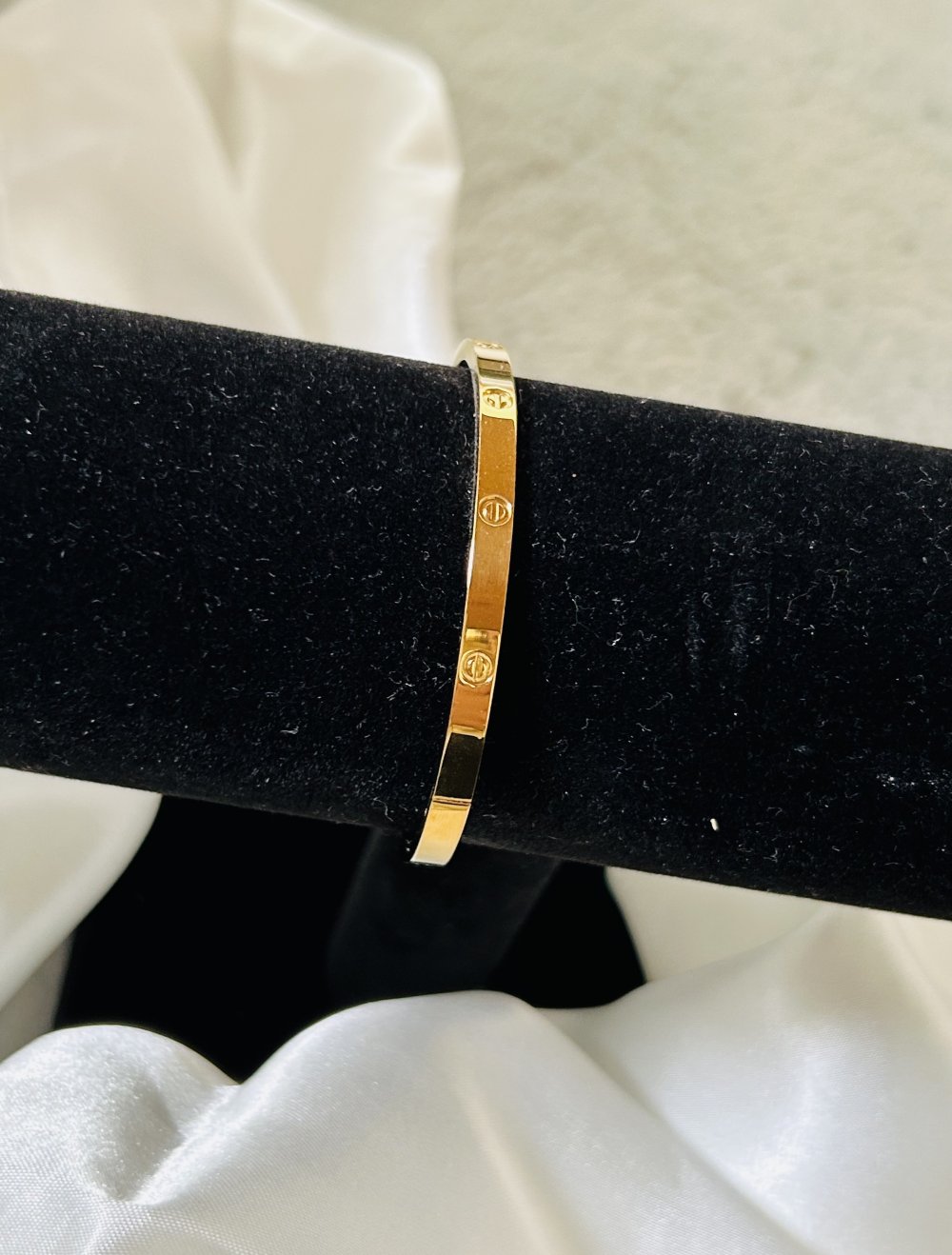 Armband aus Edelstahl dünn