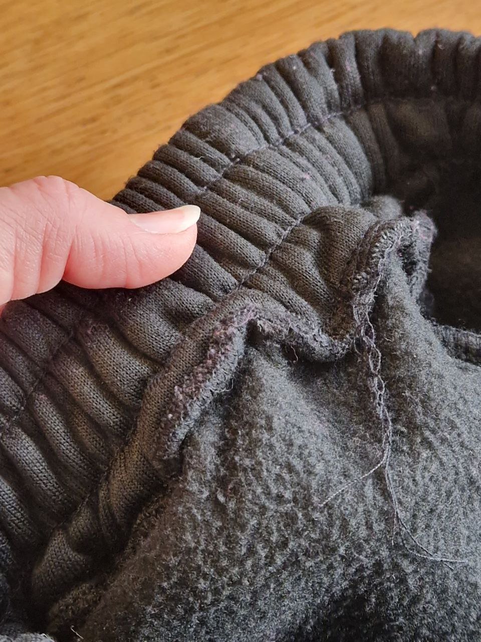 Neu. Sehr warme schwarze Jogginghose. Größe M.