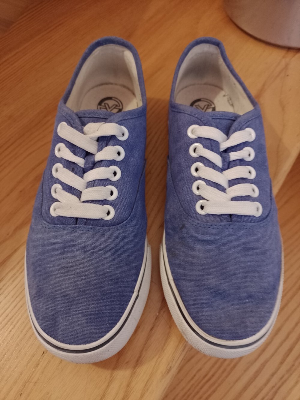 Victory. Stylische Sneaker. Sportschuhe. Größe 37