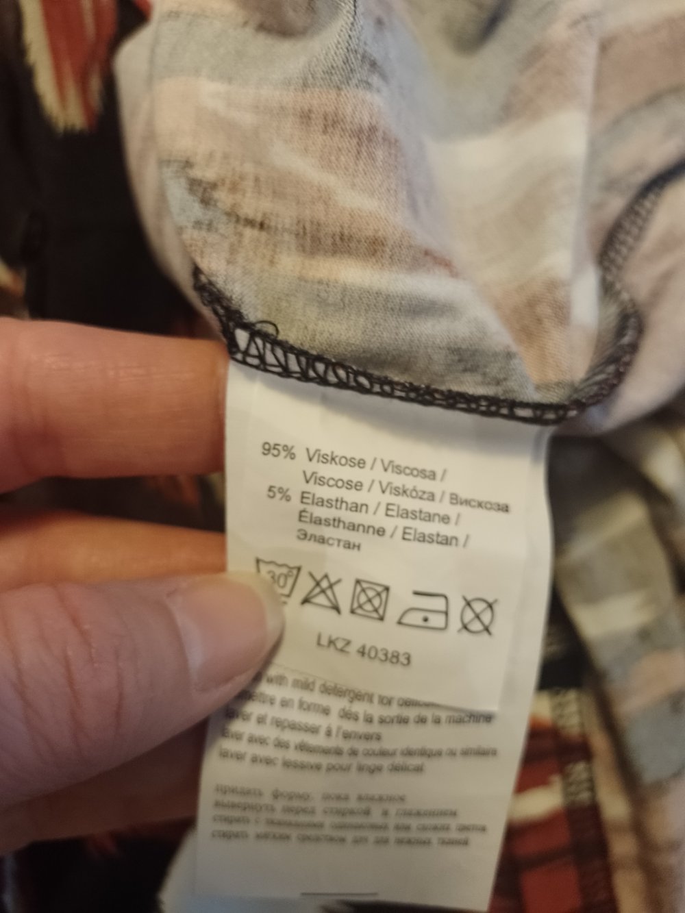 Creation. Neu ohne Etikett. Bequemes T-Shirt - Bluse -Tunika . Viskose + Elastan. Größe 46. 