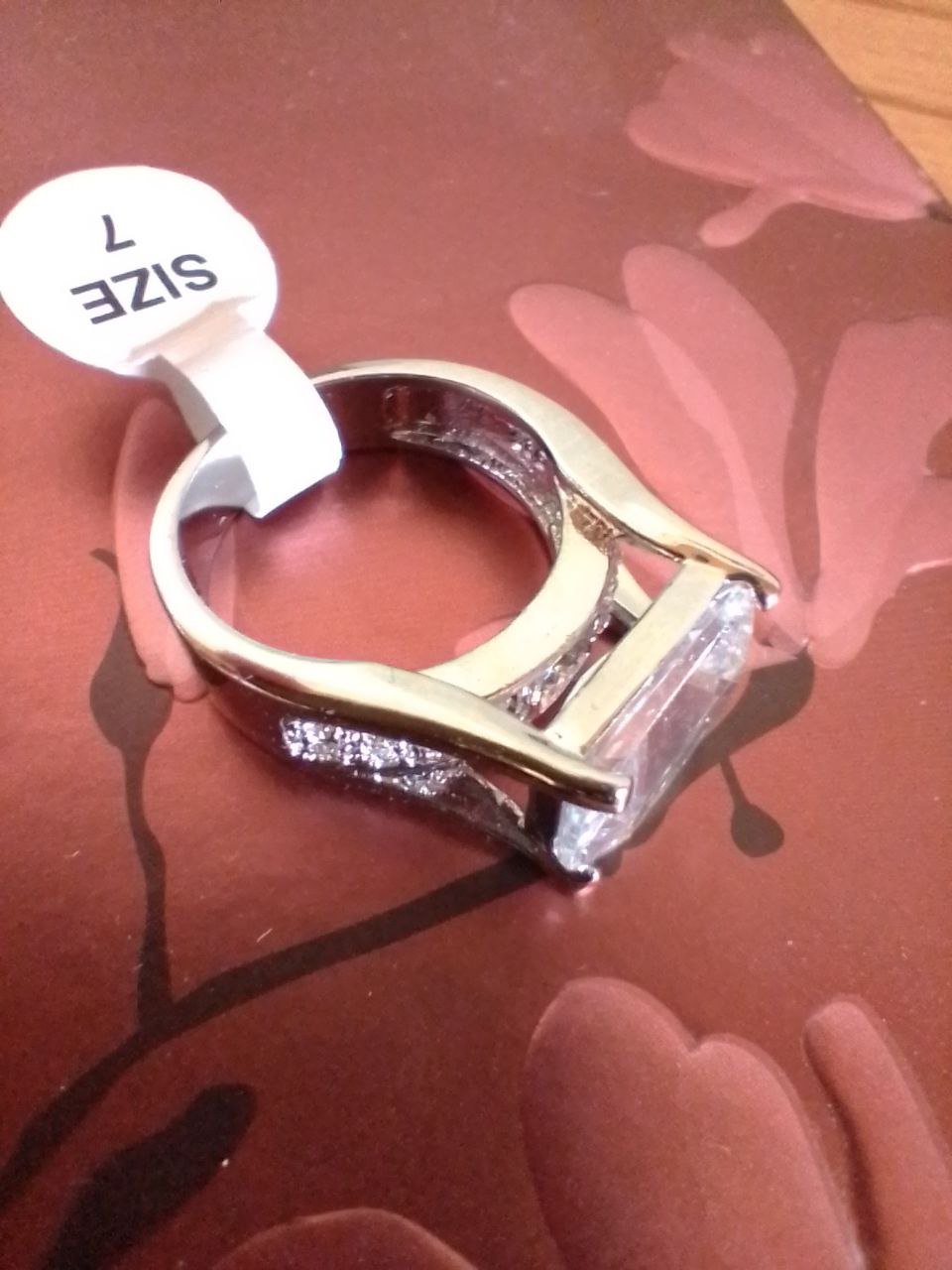 Bezaubernder Ring. Gr. 17