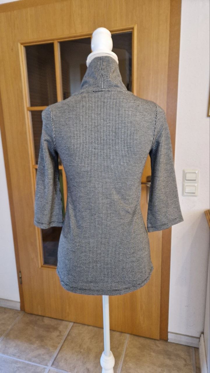 Mademoiselle YeYe. Schöne Bluse - T-shirt - Strick.  Große XS. 