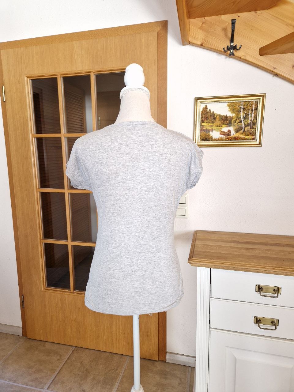 Bequemes graues T-Shirt.  Größe S.