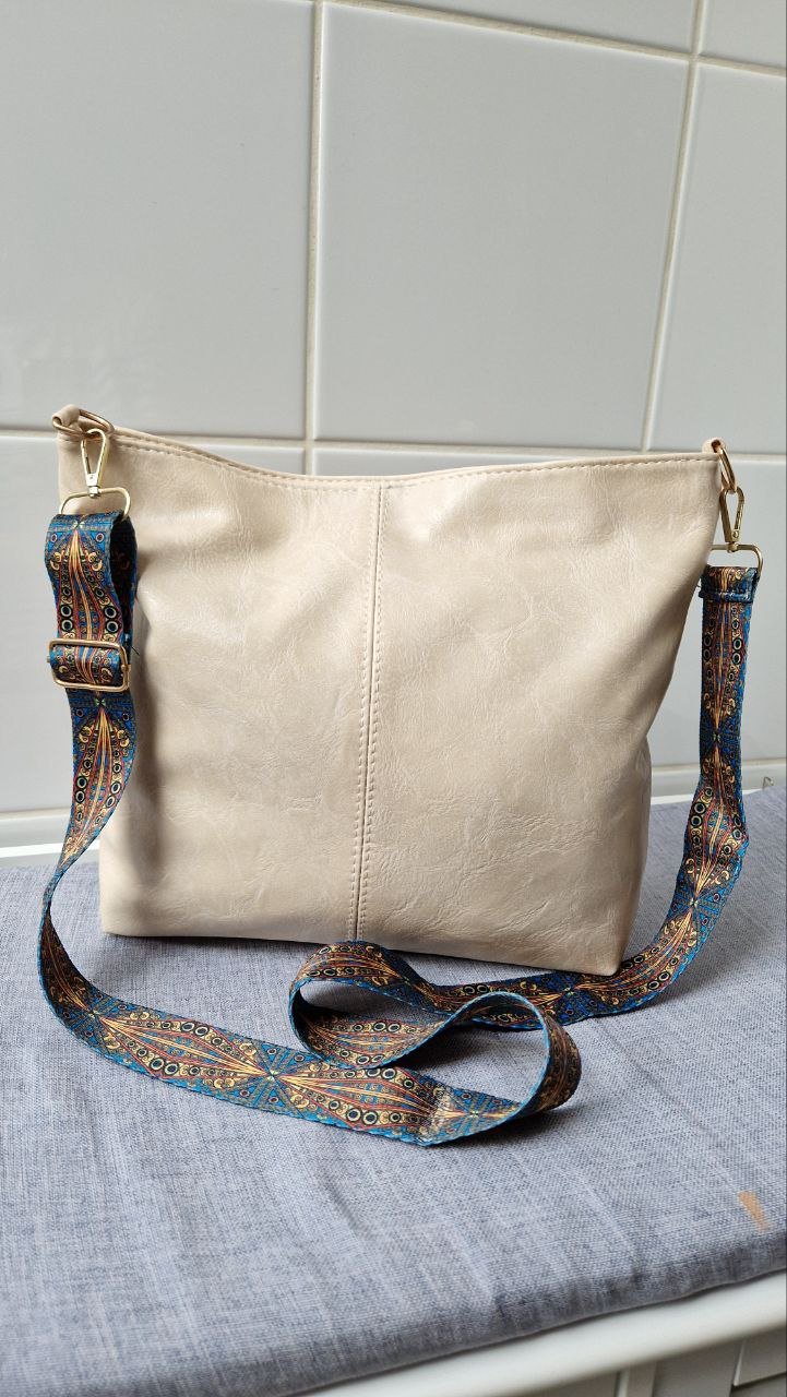 Beige Umhängetasche,  Schultertasche.  25/23/10 cm. 