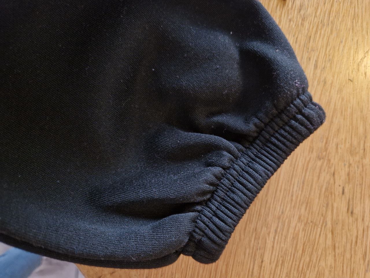 Neu. Sehr warme schwarze Jogginghose. Größe M.