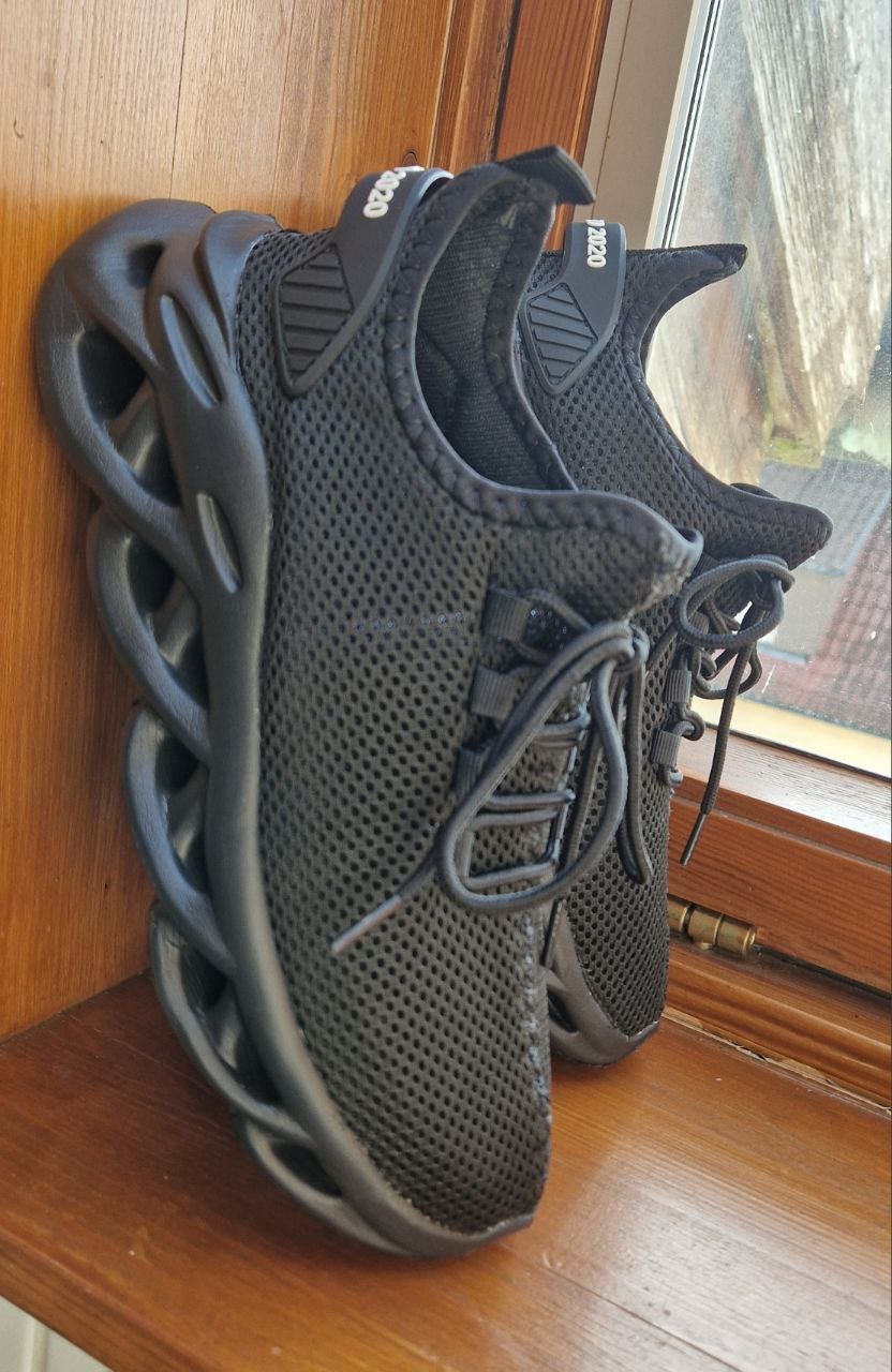  Leichte schwarze Sportschuhe , Halbschuhe, Schnürschuhe. Größe 39. 