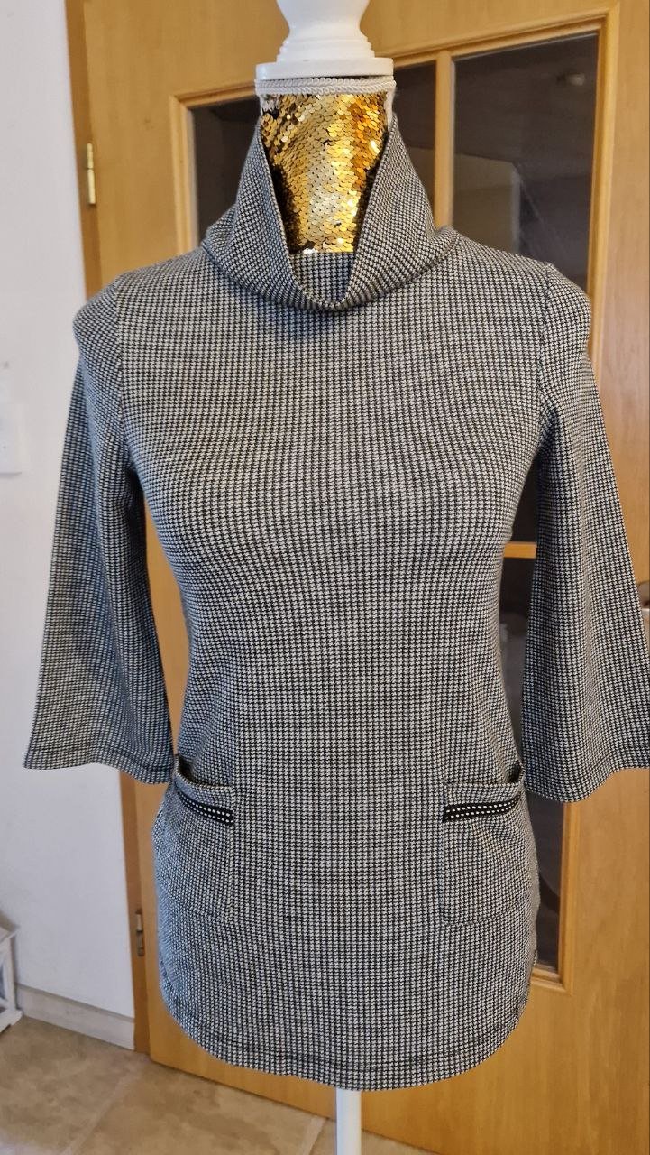 Mademoiselle YeYe. Schöne Bluse - T-shirt - Strick.  Große XS. 