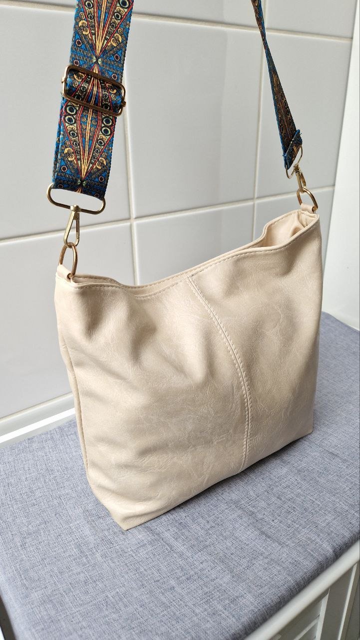 Beige Umhängetasche,  Schultertasche.  25/23/10 cm. 