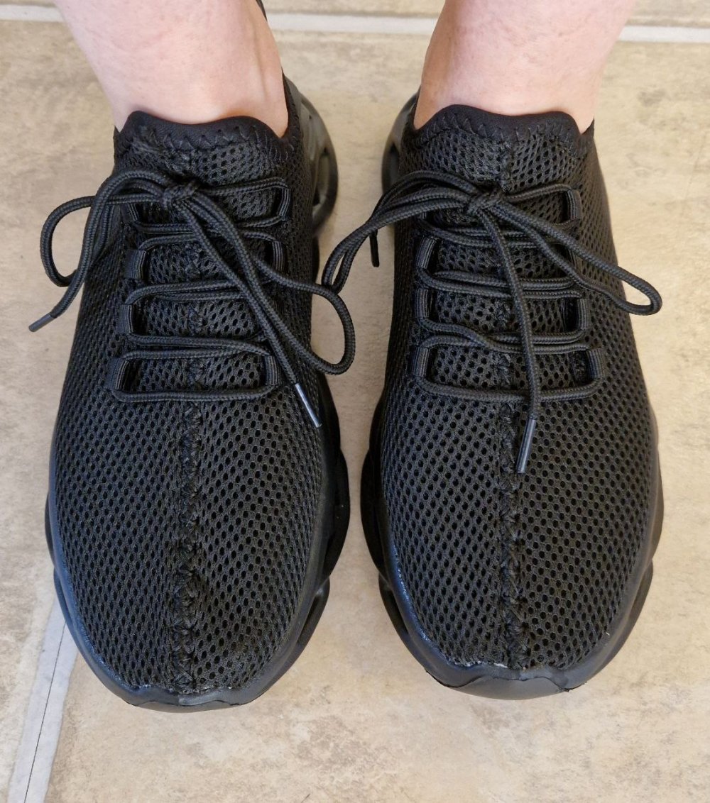  Leichte schwarze Sportschuhe , Halbschuhe, Schnürschuhe. Größe 39. 