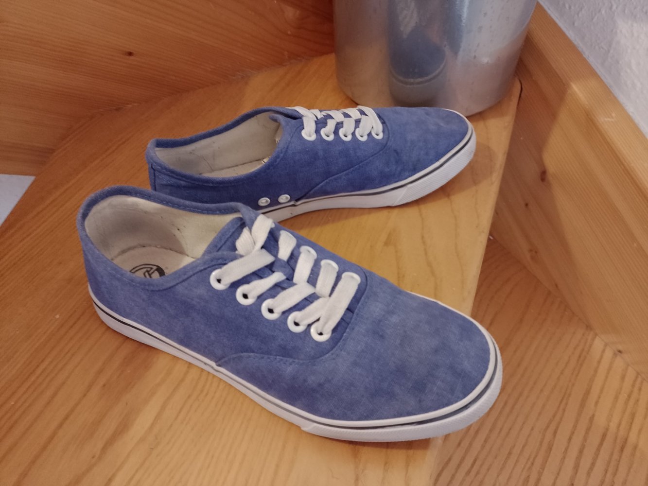 Victory. Stylische Sneaker. Sportschuhe. Größe 37