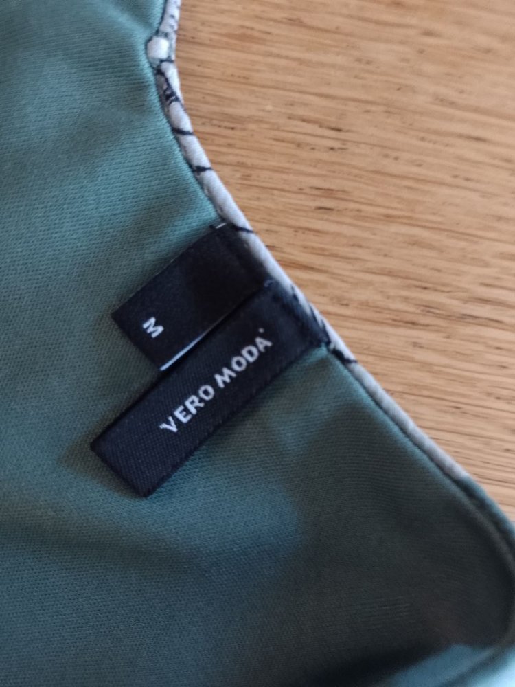 Vero Moda.  Elegante Bluse - Top.  Polyester.  Größe M. 