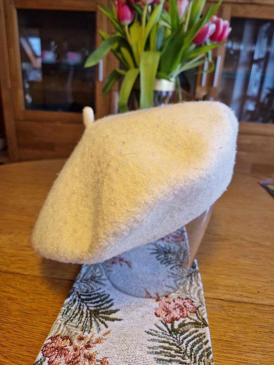 Warme französische Klassische Baskenmütze. Damen Wollmütze. 