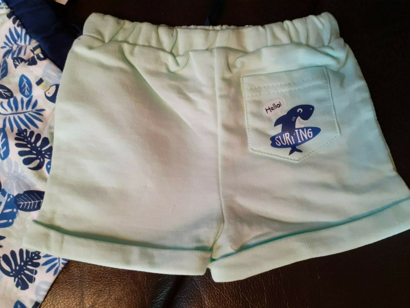 Ein Satz Kleidung - 2 warme Shorts für ein Baby für 4-6 Monate. 100% Baumwolle.