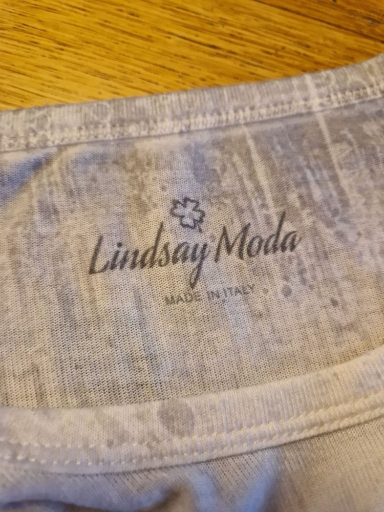 Lindsay Moda. Italy   Bequemes T-Shirt.  Größe S. 