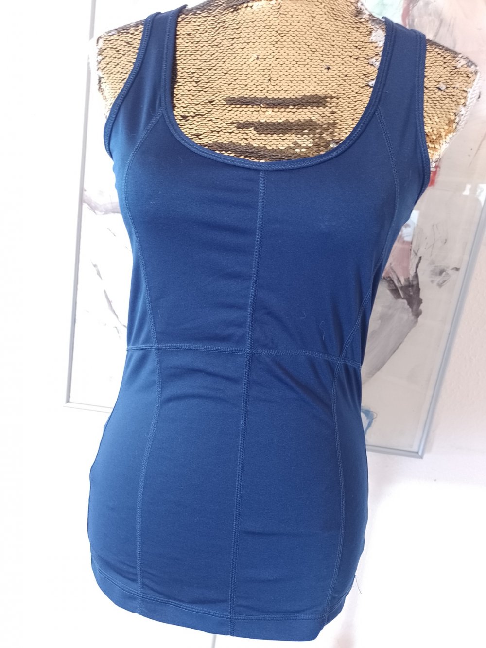 Sport Tech. Bequemes T-Shirt - Top - Trägerhemd - Sporttrikot. Größe 36.