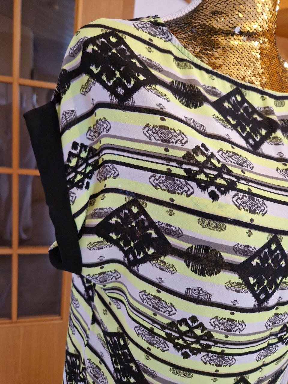  Bequeme Bluse - T-Shirt . Größe L. 