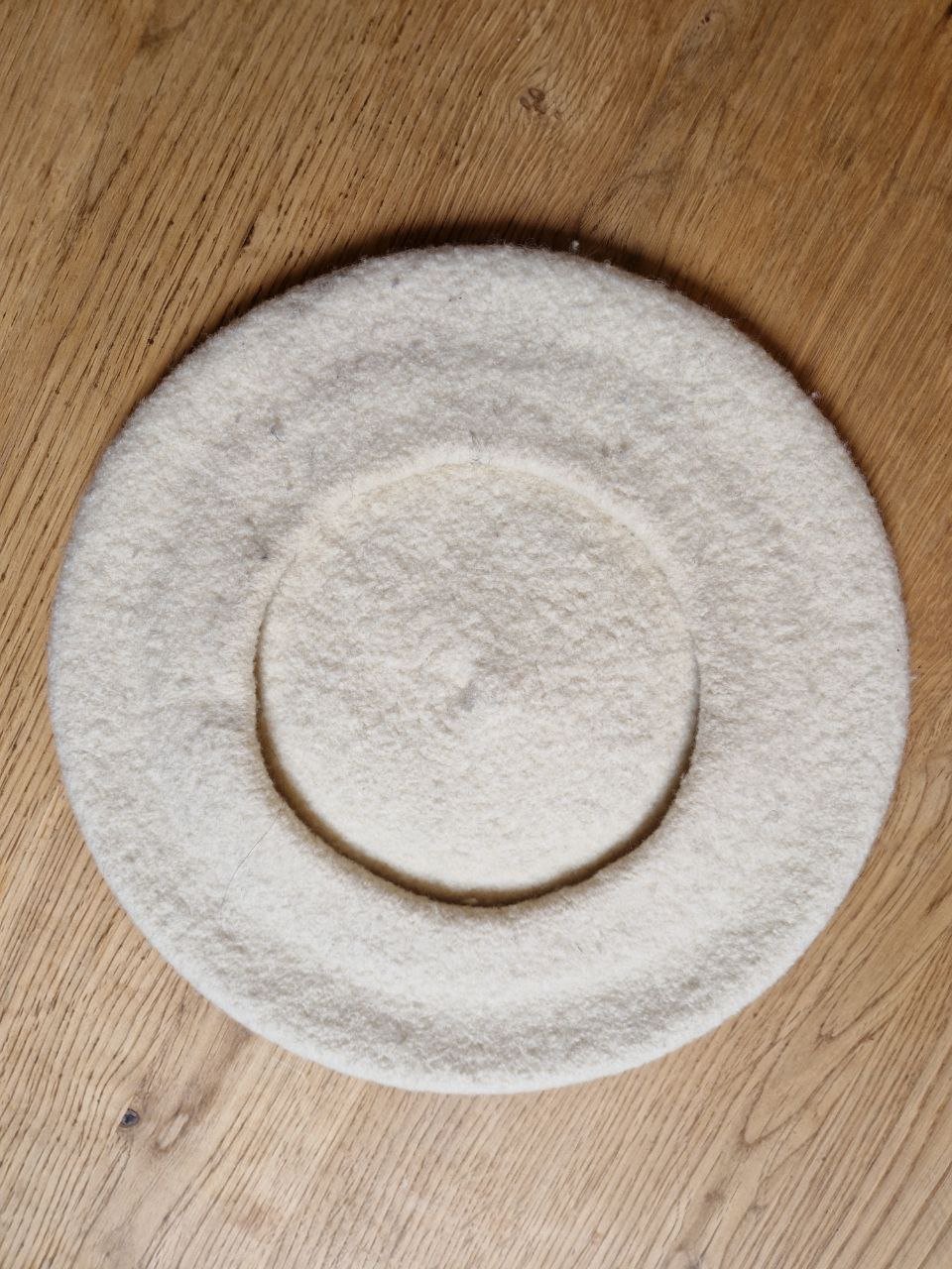 Warme französische Klassische Baskenmütze. Damen Wollmütze. 