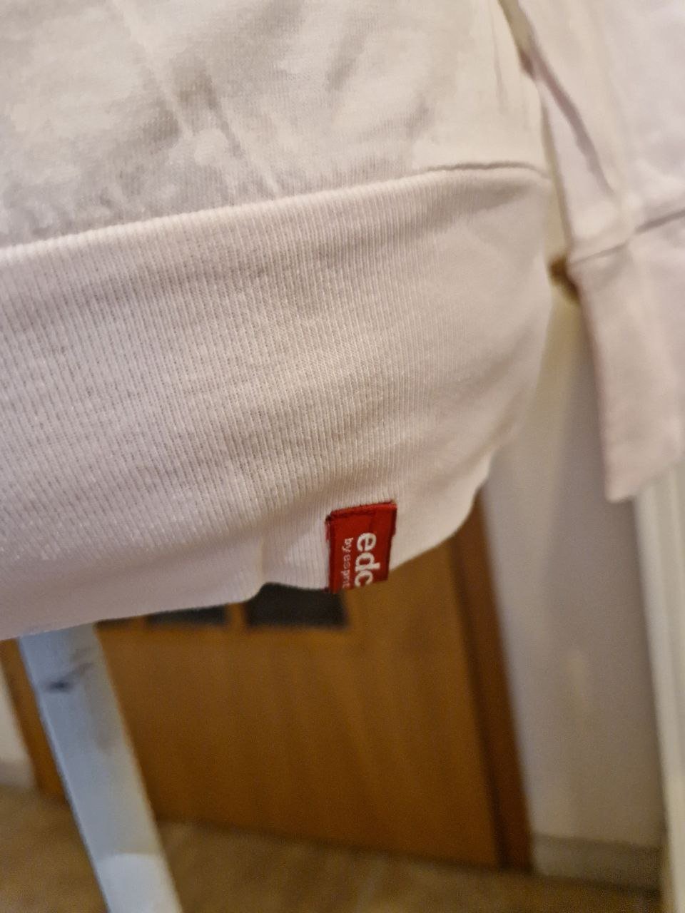 E.D.C.   Schönes T-shirt - Strick.  Große M.  