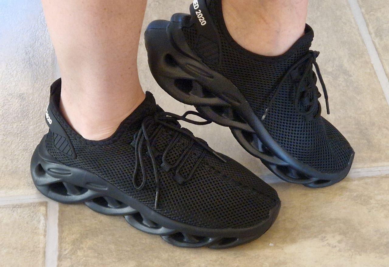  Leichte schwarze Sportschuhe , Halbschuhe, Schnürschuhe. Größe 39. 