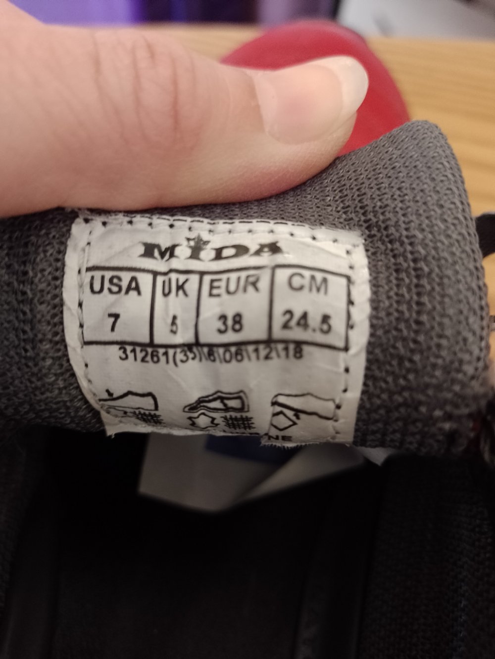 Mida. Stylische Sneaker, Sportschuhe, Schnürschuhe. Größe 38,5