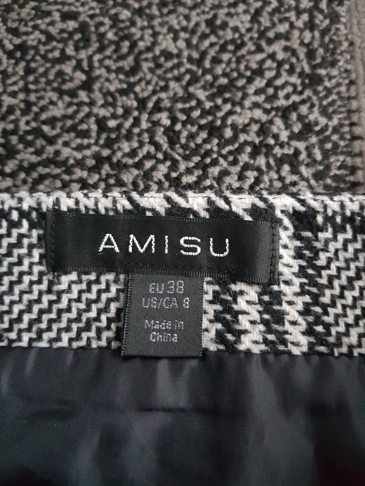 Damen Rock (38), Amisu 