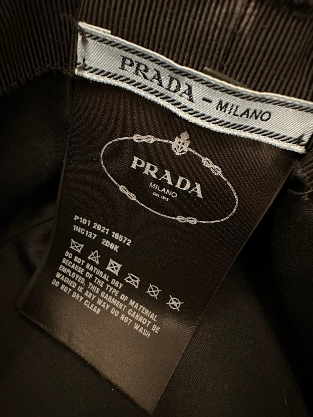 Prada FischerHut mit Kristallen