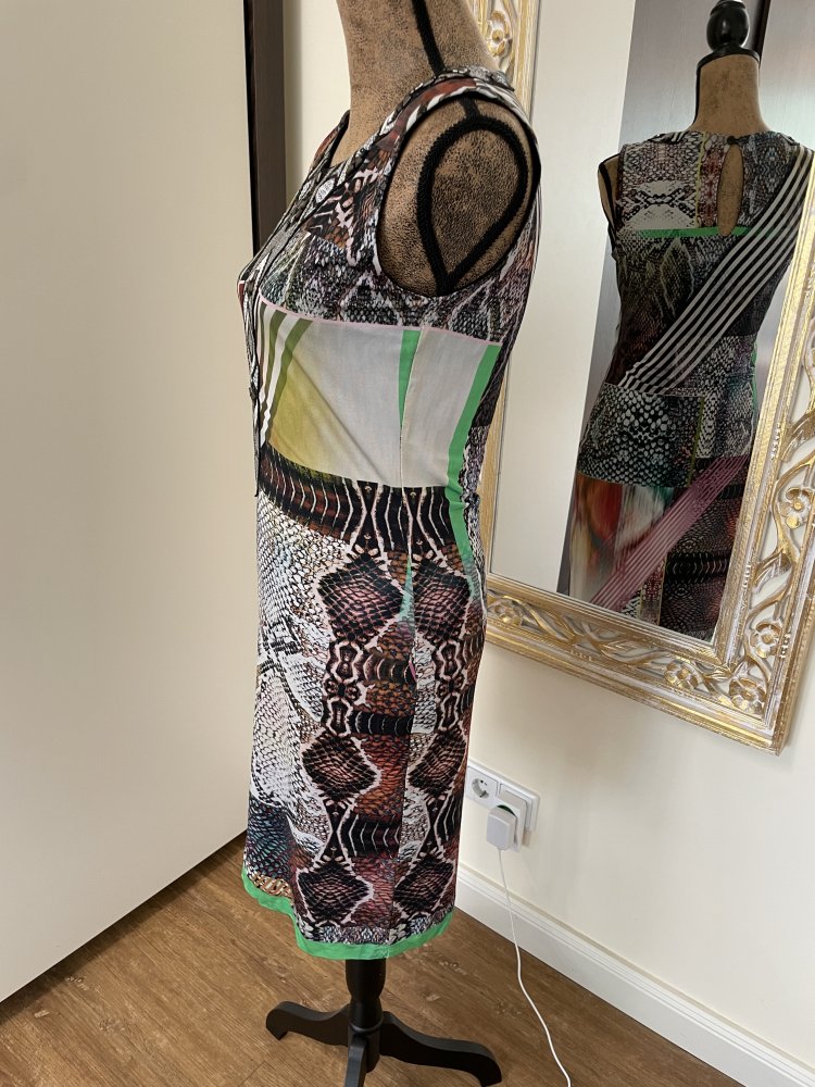 Kleid mit Print und Schmuckstein-Applikation von ana alcazar