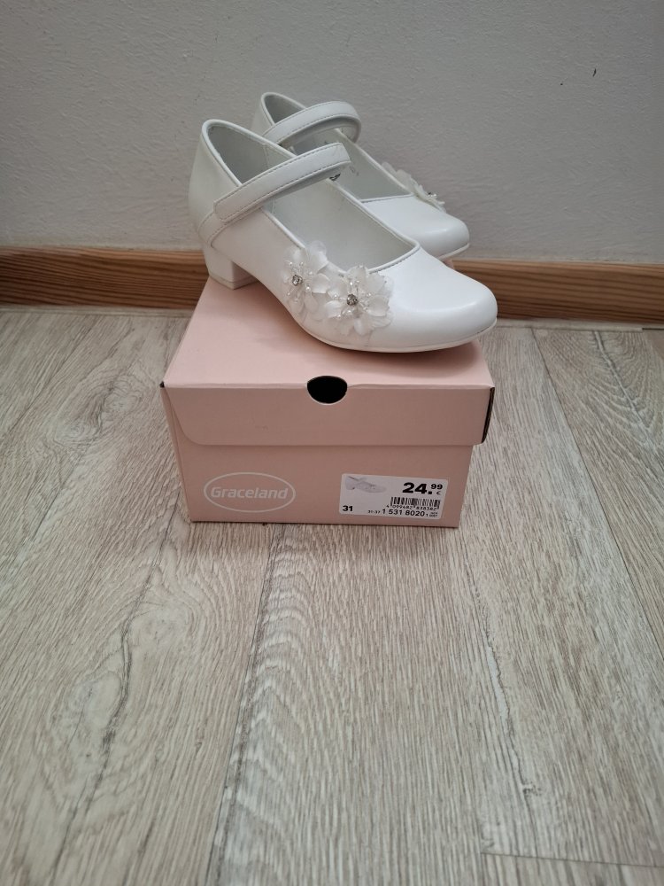 Ballerina mit Absatz und Blumen / Kommunionsschuhe