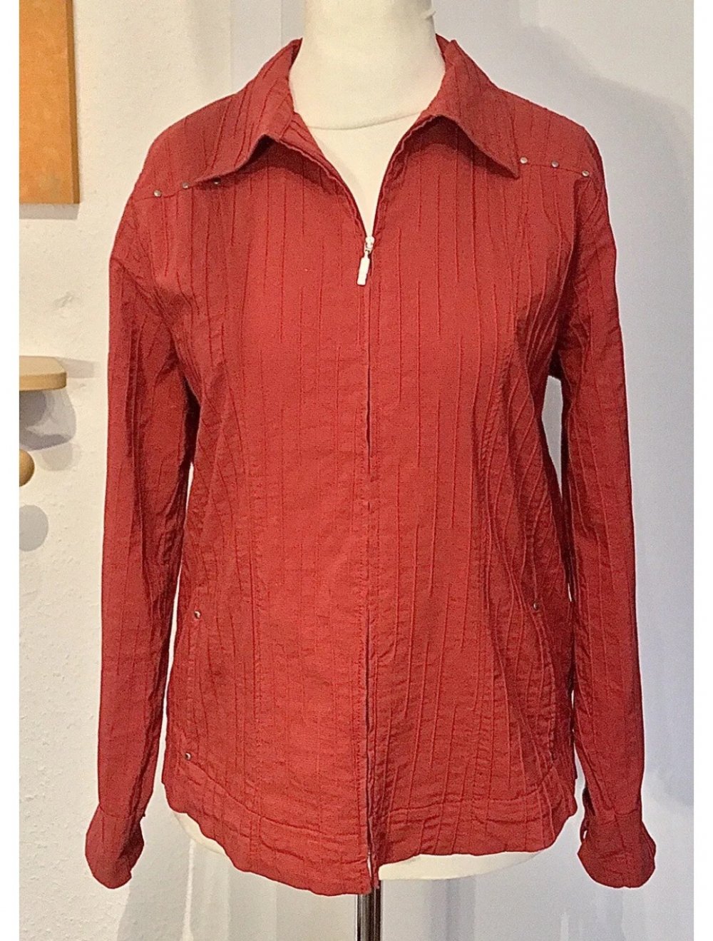 Gina Laura Bluse Gr.M Taschen Reißverschluss Nieten Tragekomfort Neuwertig