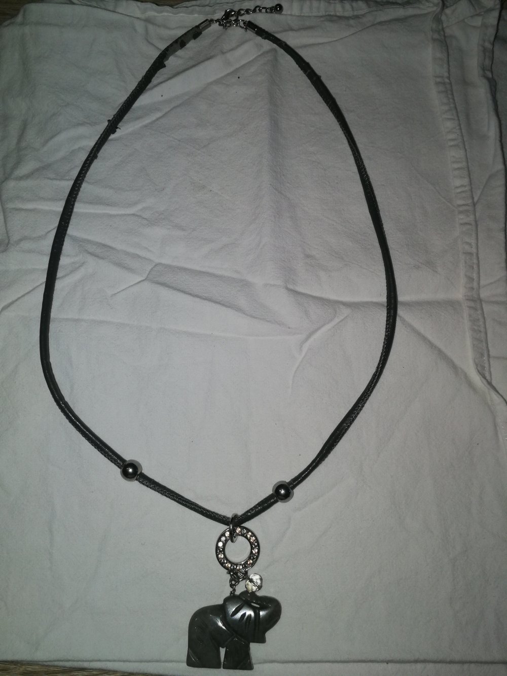 Kette mit Elefantenanhänger