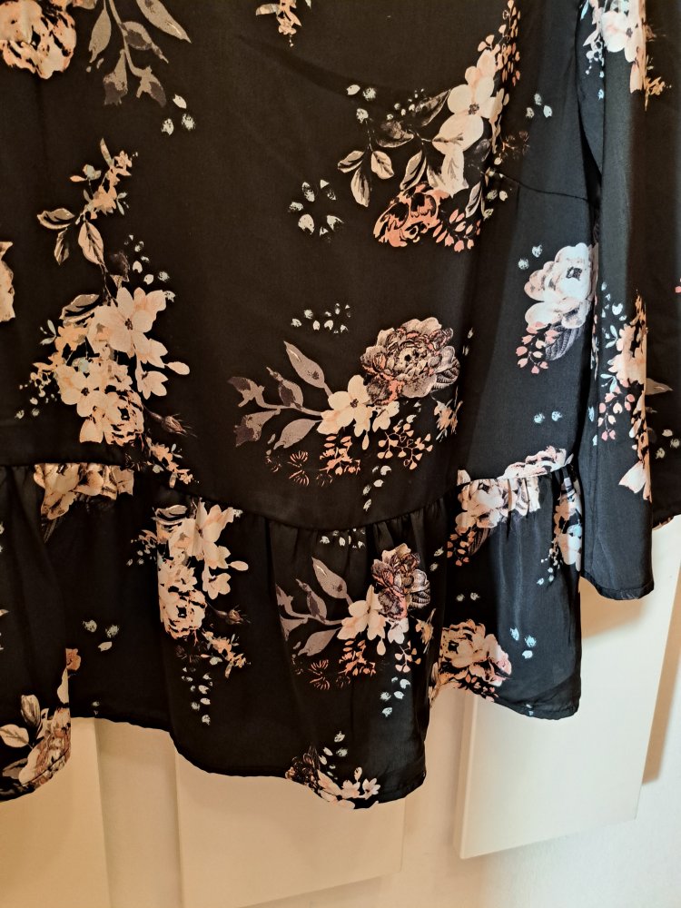 Blusenshirt Gr. 36 Blumen Floral Volants