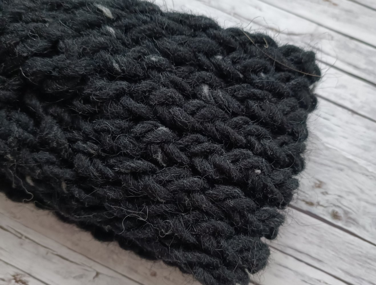 Schwarzes Strickstirnband aus Islandwolle (Alafosslopi)