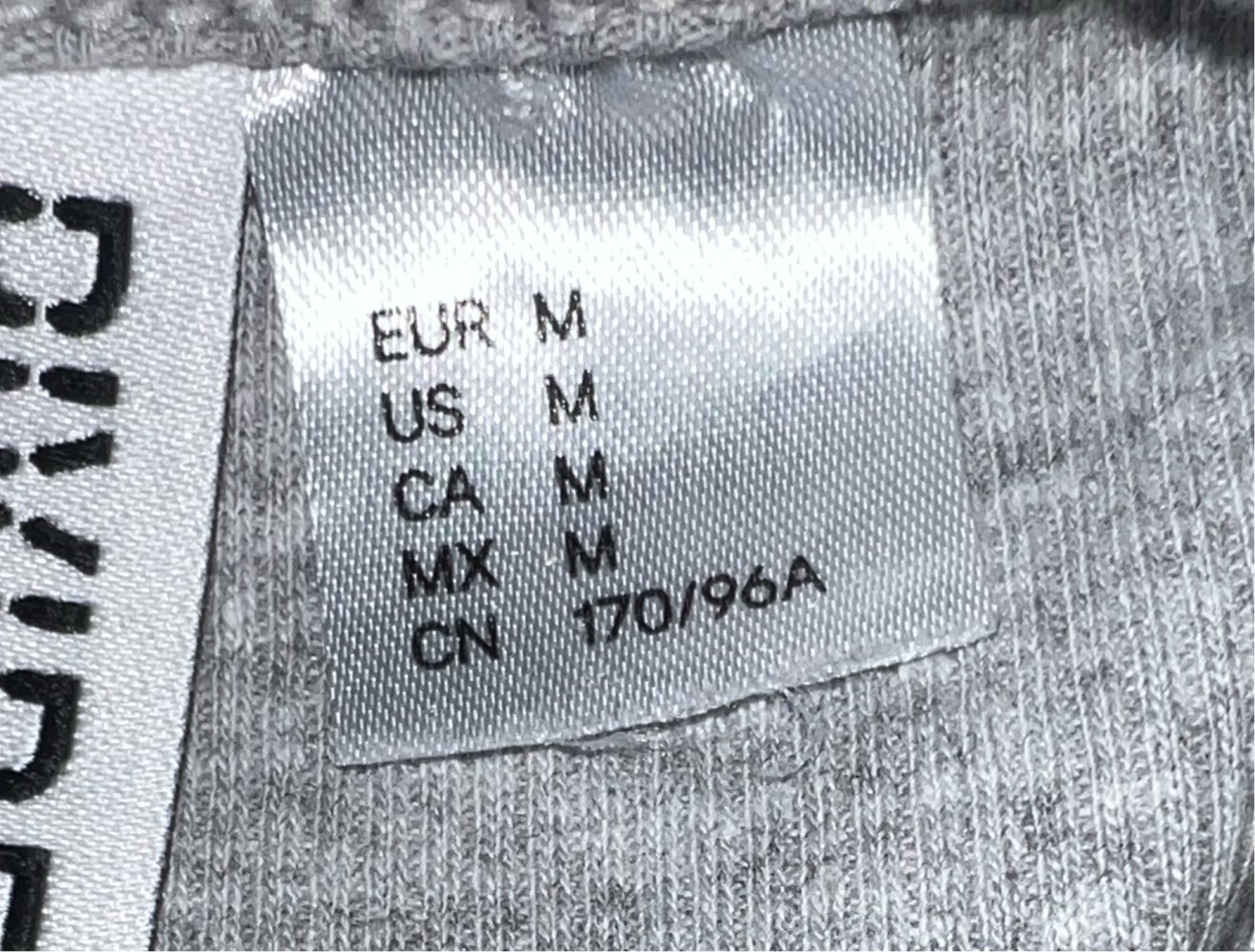 Bauchfreies Oberteil