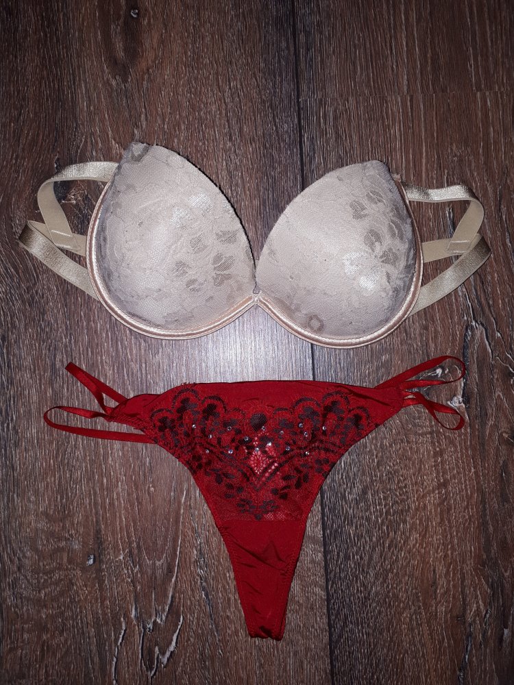 BH in Größe M+Gratis String in Größe M von Hunkemöller!